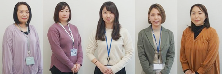 子育てや介護などと両立しながら働く女性社員