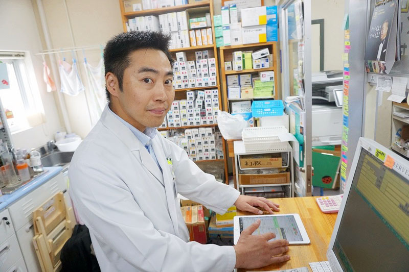 課題は多忙な薬剤師の業務効率化